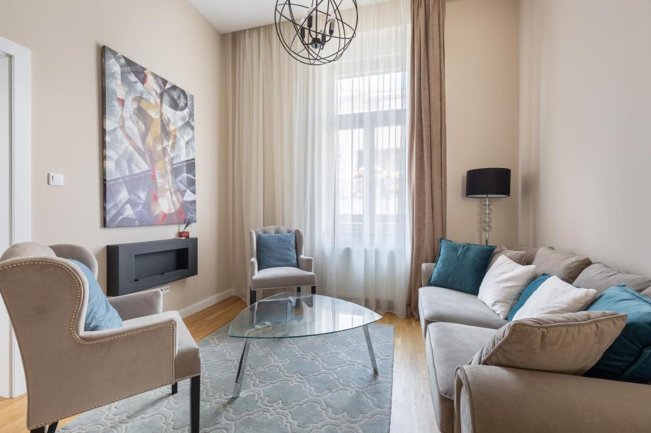 Lovely 2-Bedroom Apartment At The Vaci Street Budapest Bagian luar foto