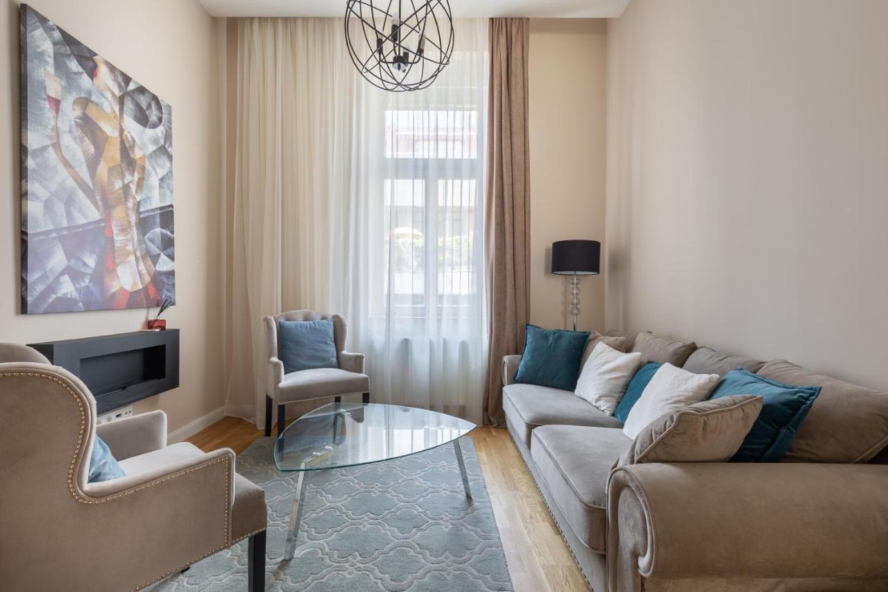 Lovely 2-Bedroom Apartment At The Vaci Street Budapest Bagian luar foto